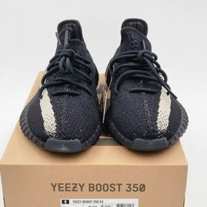 Adidas yeezy 350 Oreo SIZE 11